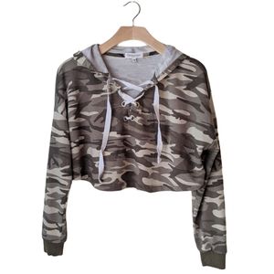 HP ❤️ Cropped Green Camo Lace Up Pullover Hoodie